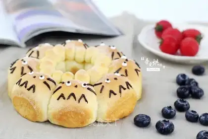 It's fun-looking, squeezing bread