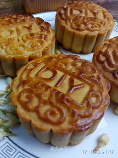 Green Bean Mooncake