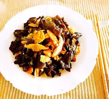 Mulberry mushroom fried eggs