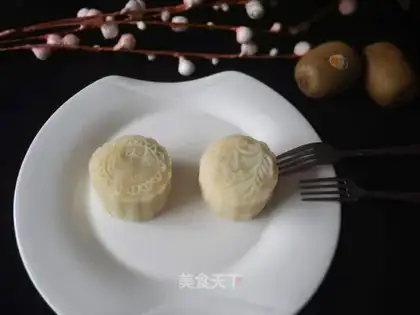 Bean and egg yolk mooncake