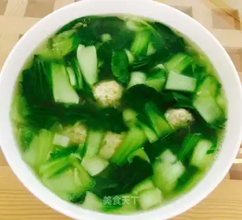 Roseballs, green soup