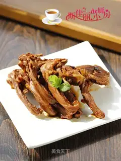 Spicy duck collarbone