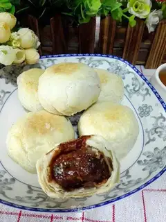 Sioux-style gravy moon cake