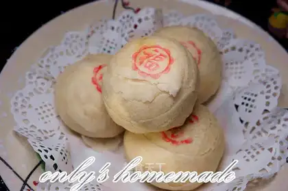 Squeeze meat mooncake