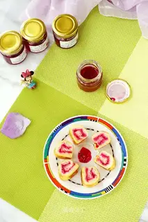 Flamingo jam toast