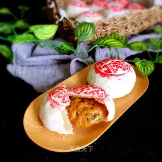 Krabby pink mooncake