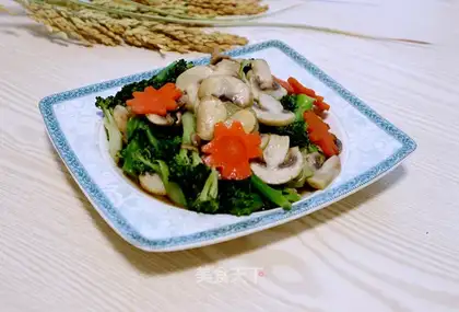 Mushrooms and broccoli