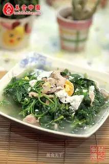 Serve the pepper leaves in soup