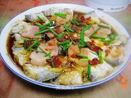 Steamed hairtail with bacon