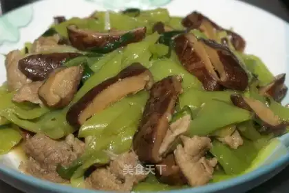 Stir fried pork slices with mushroom and green pepper