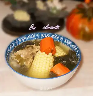 Corn and seaweed soup