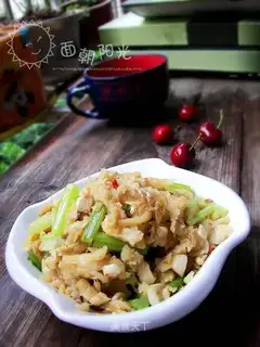 Sliced squid with celery