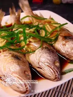Cantonese steamed yellow croaker