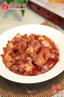stir-fried tofu with bacon and diced tofu