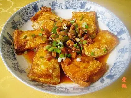 Grilled tofu in tomato sauce