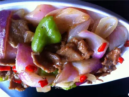 stir-fried beef with onions
