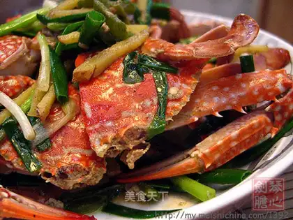 Baked crab with ginger and onions