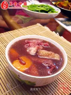 Pork bone soup with kudzu and red bean
