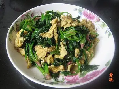 Scrambled eggs with spinach