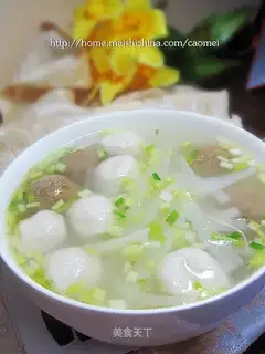 Shredded white radish fish ball soup