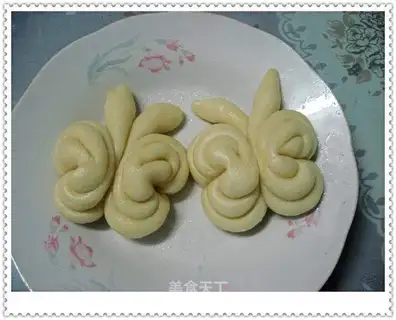 butter-scented butterfly roll
