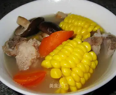 Aromatic corn bone soup