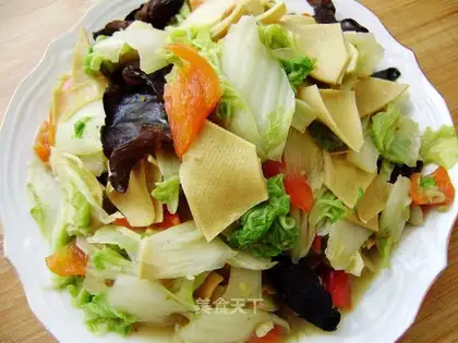 stir-fried cabbage slices
