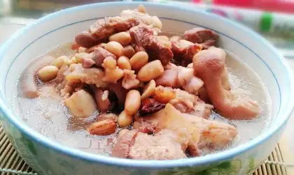 Peanut pig's feet soup