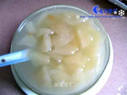 Steamed pear with rock sugar