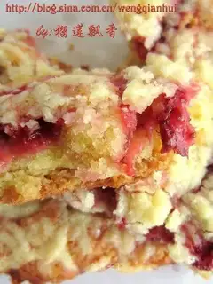 Crispy strawberry cake