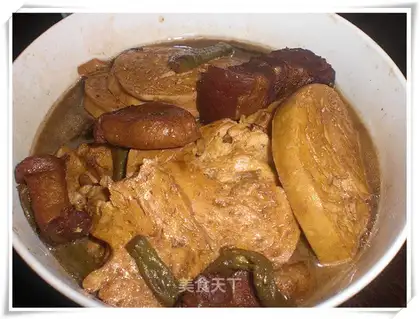 Stewed vegetarian chicken with leftovers