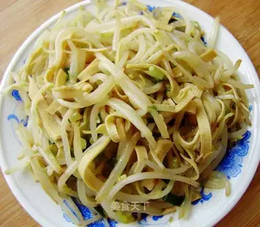 stir-fried shredded green bean sprouts