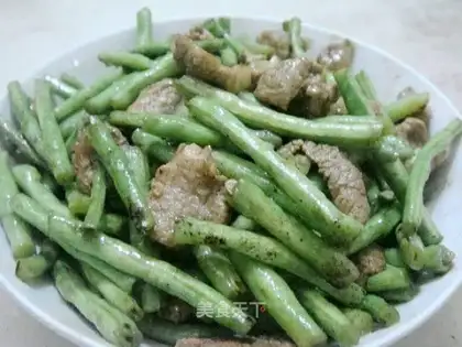Stir fried pork slices with beans