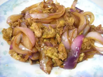 Scrambled eggs with onions