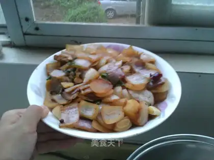 stir-fried pork with onions