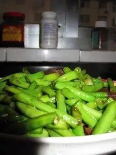 stir-fried kidney beans with sausage