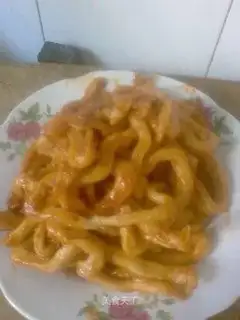 Two-color pasta with meat sauce