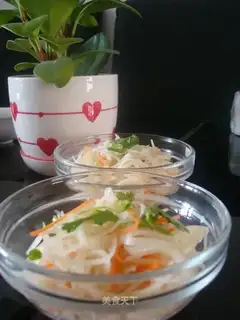 Shredded potatoes with salad