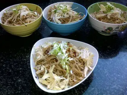 Cold noodles with shredded chicken