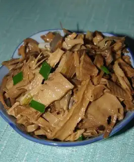 stir-fried dried bamboo shoots from mountains in oil