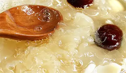 Tremella lily lotus seed soup