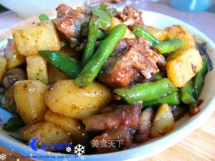Roasted chicken legs with potatoes and green beans