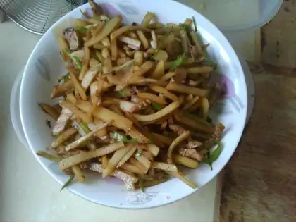 stir-fried pork with shredded potatoes