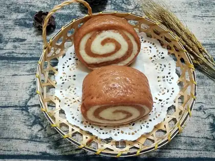 Milk cocoa rolls