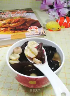 Black-middle-ear-leave soup