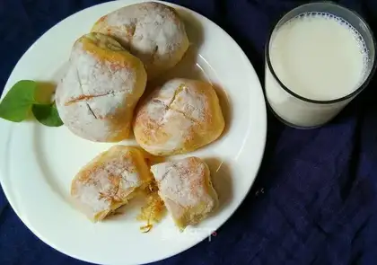 Onion pine bread