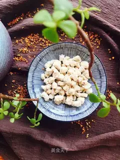 Hanging frost peanuts