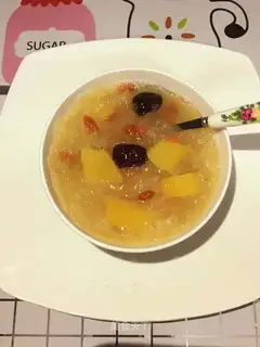 Silver-eared mackerel soup