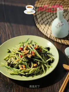 A cucumber-mixed chicken