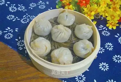 Hot noodle bun